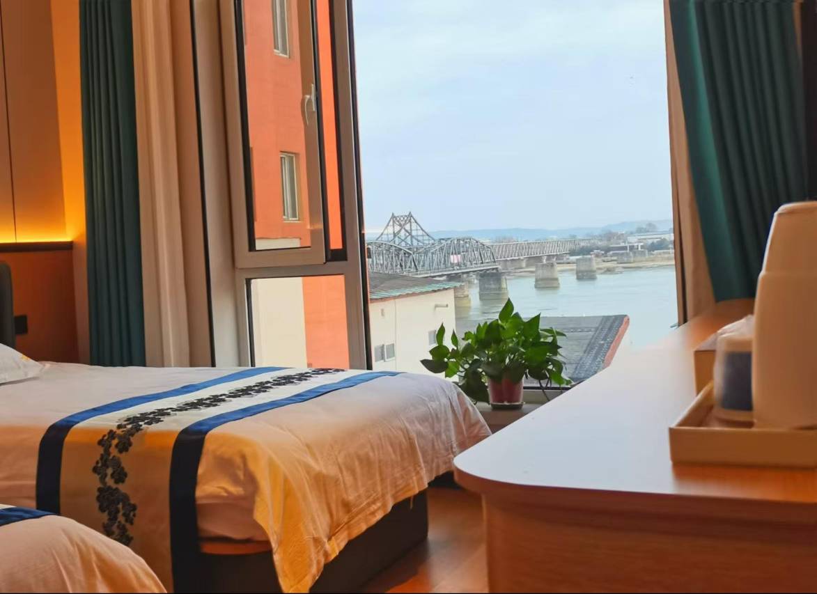 国门臻选酒店(鸭绿江断桥火车站店)