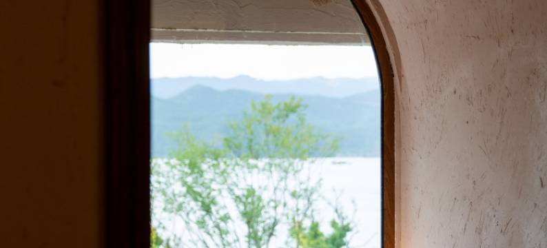 阅时·柴奢泸沽湖泳池私汤全湖景度假酒店(爱丽丝梦游仙境店)图片