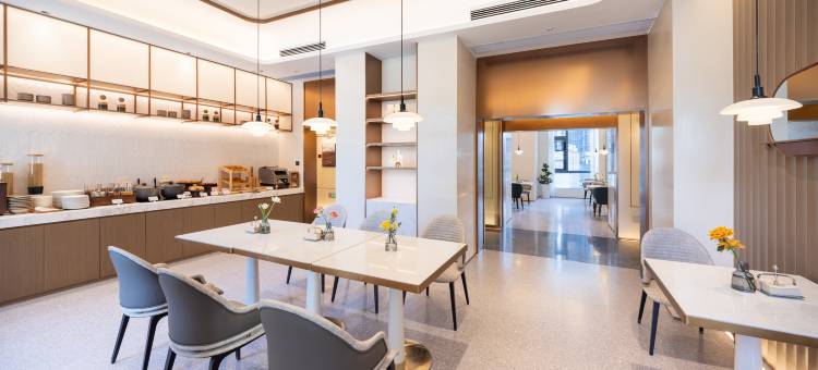 长沙滨江新城湖南金融中心亚朵酒店图片