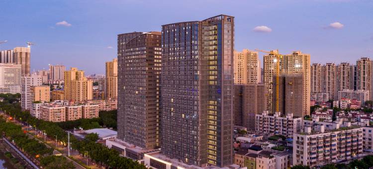 敏捷朗悦公馆国际公寓(花地湾地铁站店)图片