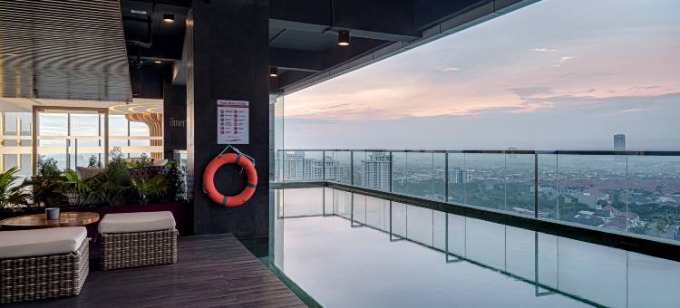 泗水斯帕齐奥威兹豪华酒店(Whiz Luxe Hotel Spazio Surabaya)图片