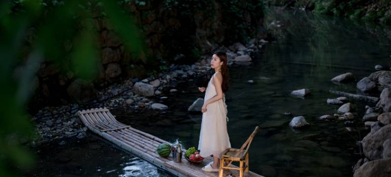 安吉·听溪·Tingxee溯溪秋千纯白风私汤度假美宿图片