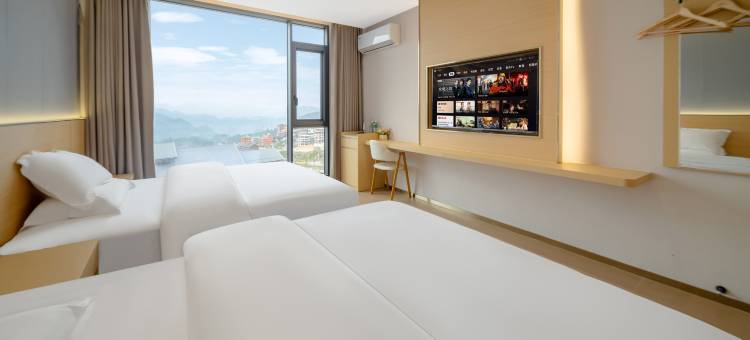 西江千户苗寨龙门假日酒店(西门游客中心店)图片