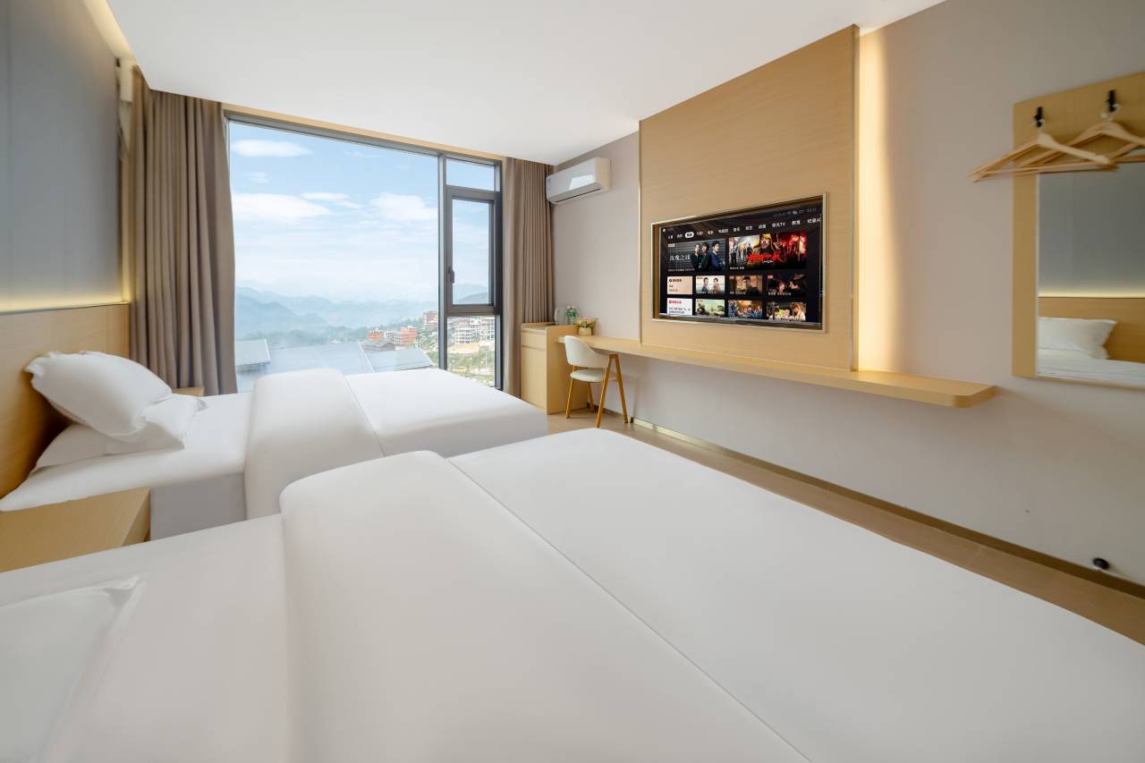 西江千户苗寨龙门假日酒店(西门游客中心店)