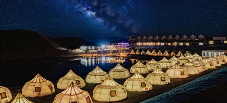 夜宿·沙海湖畔露营酒店图片