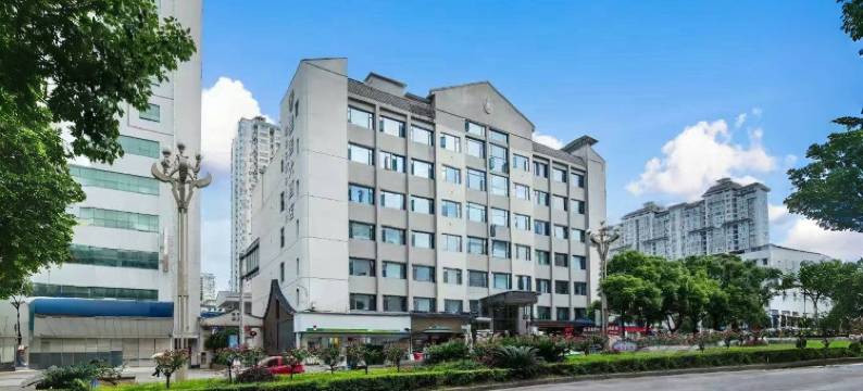 凯里雅居大酒店(大十字国贸购物中心店)图片