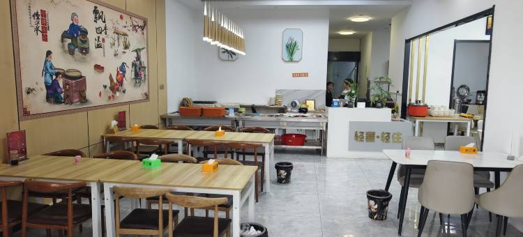 轩之恋精品影院公寓(南京南站地铁站店)图片