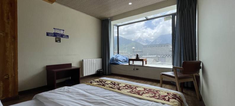 稻城亚丁郎修民居客栈图片