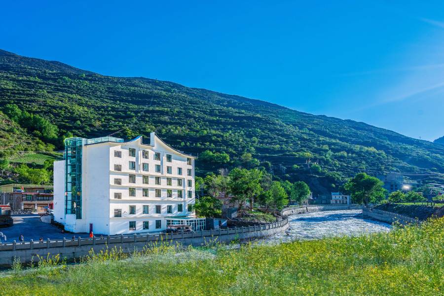 Forest Vacation 聖潔酒店(四姑娘山景區店)