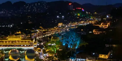 山谷·花間|覽曠世夜色·賞半山江景·禪意雲舍(鳳凰古城店)