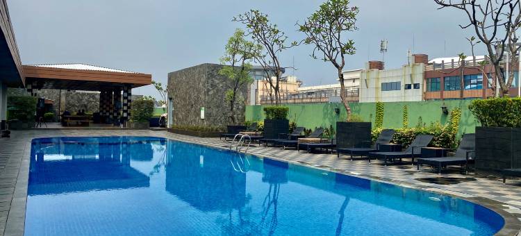克拉巴加丁威兹高级酒店(Whiz Prime Hotel Kelapa Gading)图片