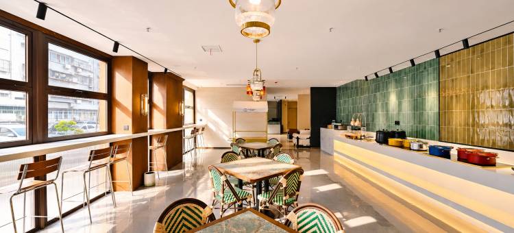 七寻·轻奢设计师观影酒店(洛阳应天门南广场洛邑古城店)图片