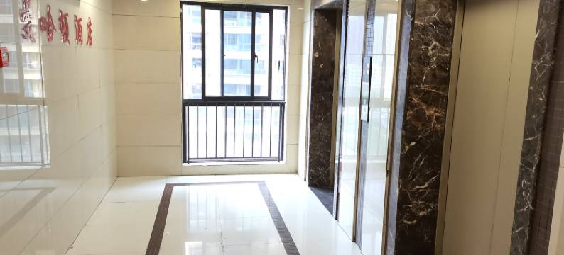 郑州曼哈顿酒店(燕庄地铁站店)图片