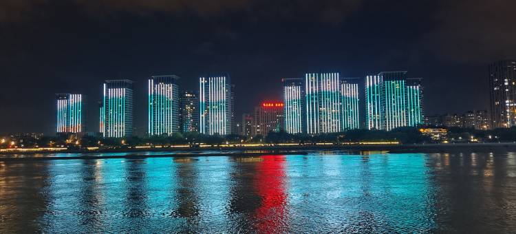 轻享·轻奢美宿(台江金融街万达店)图片