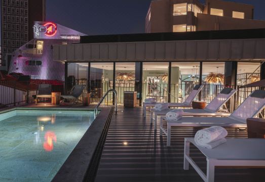 Vincci Bonjardim Hotel Overview