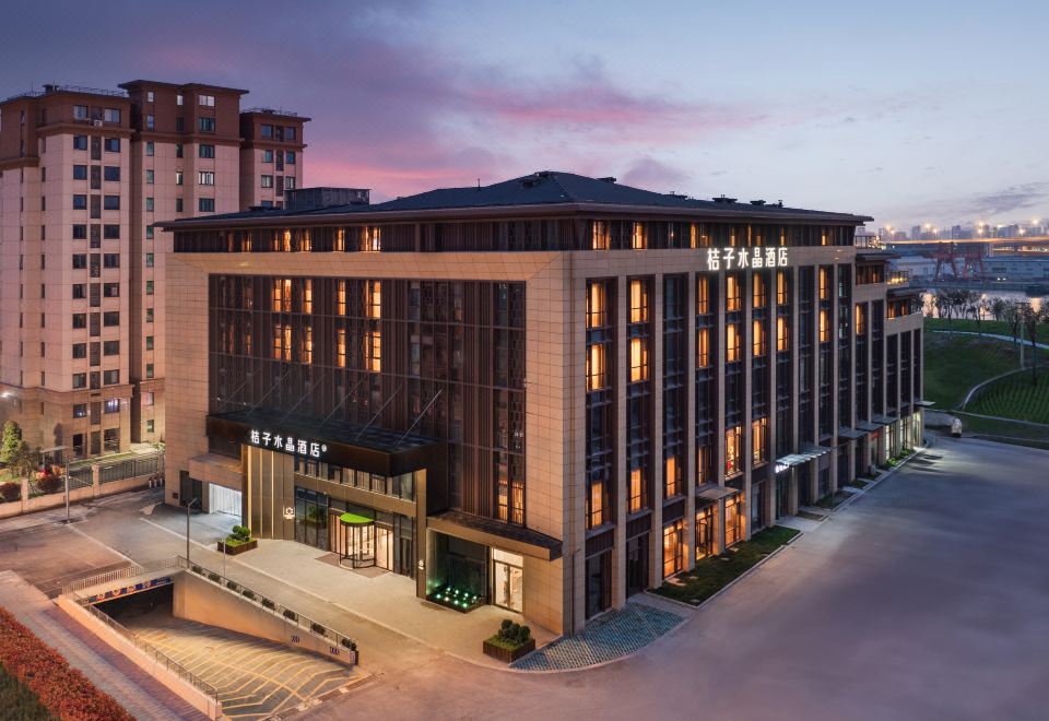 扬州东站京杭大运河桔子水晶酒店外景图
