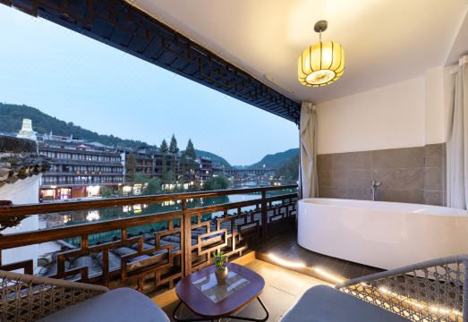 凤凰栖居水岸高端江景民宿（凤凰古城南华门店）外景图