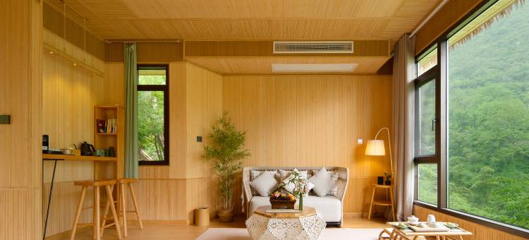 那秋药泉山居图片