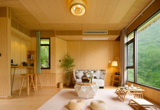 那秋药泉山居外景图