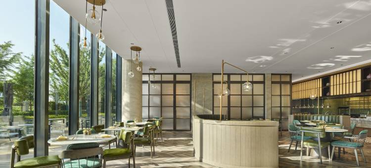 烟台金海岸希尔顿逸林酒店及套房图片