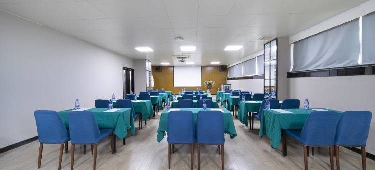 雅斯特酒店(南湖公园医科大学店)图片