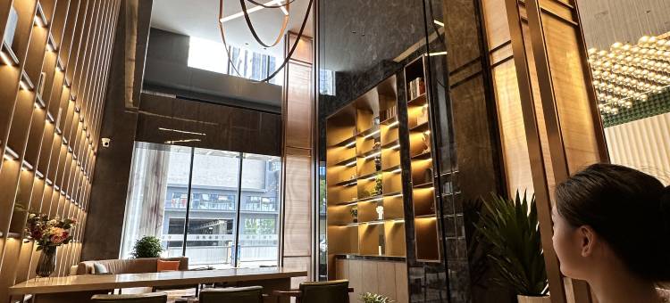 柏唐·旗舰聆湖美景设计师酒店(九江八里湖店)图片