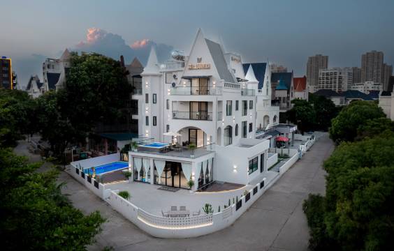 蜜悦轻奢美宿(北海银滩店)