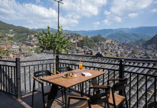 Qianhu Boyue Panorama Hotel (Xijiang Qianhu Miao Village Branch) Hotel Overview