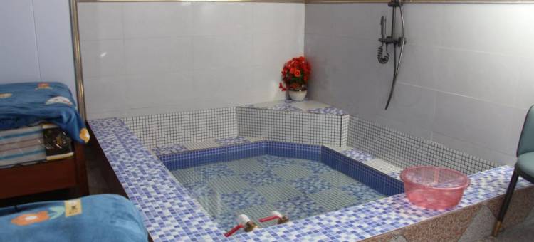 谢通门宗巴乐温泉民宿图片