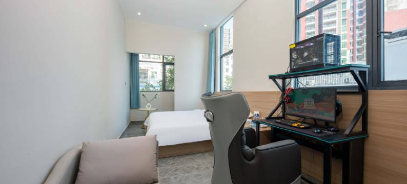 荟友电竞酒店(星城购物中心上屋地铁站店)图片