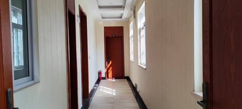 波密一锅鲜铁锅炖民宿图片