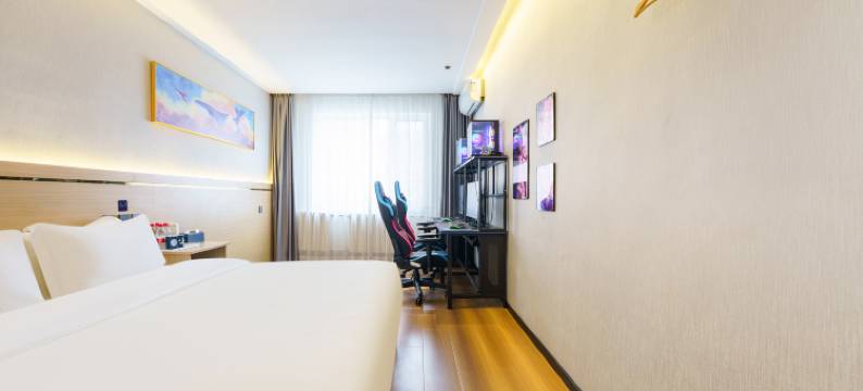 竞族电竞民宿(盘锦火车站店)图片