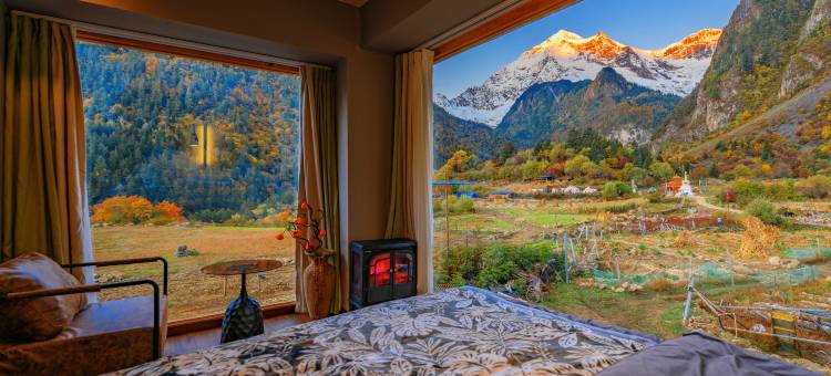 雨崩远方的家二号院(德钦店)图片