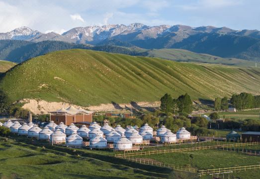 昭苏县望湖庄园度假区