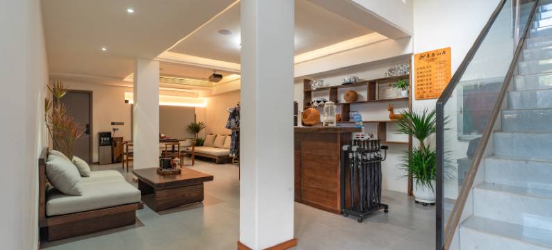 幕辰山居民宿(西江千户苗寨景区六号风雨桥店)图片