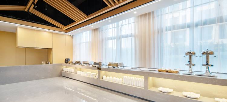 艺龙瑞云酒店(芜湖方特乐园鸠兹古镇店)图片