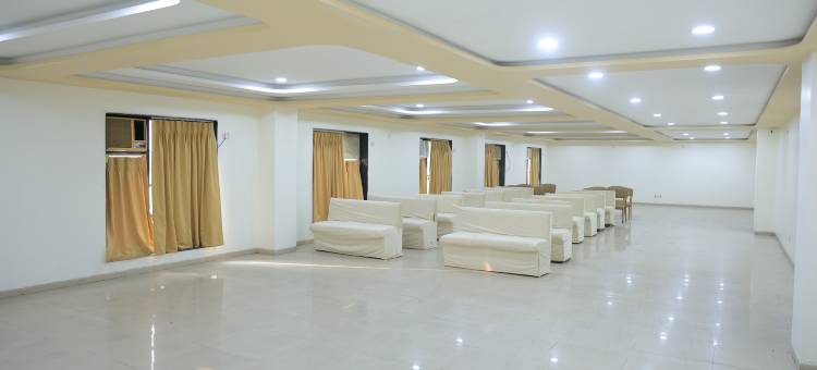 锡尔瓦萨乌特卡什酒店(Utkarsh Hotel)图片