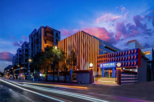 佛山峰景假日酒店(广东千古情西樵山景区店)