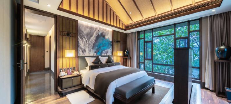 峨眉山观景温泉汤屋图片