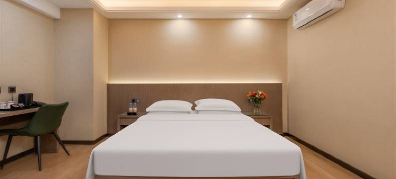 杭锦旗君鸿假日酒店(锡尼小镇美食广场店)图片