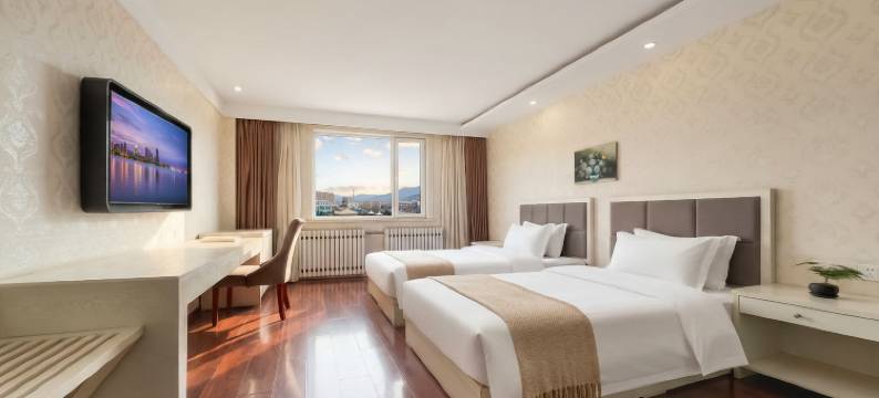 速8酒店(张家口崇礼区庆典广场酒店)图片