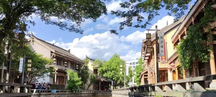 安人居艺术酒店(六盘水南客运站店)图片