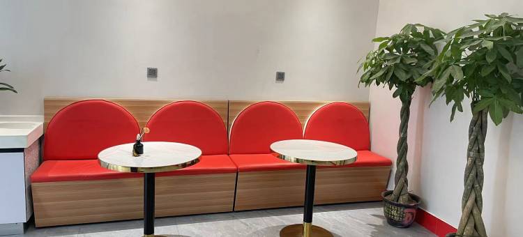 派酒店(南阳卧龙区火车站店)图片