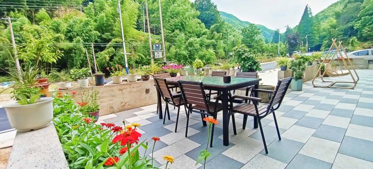 黄山欢愉相邻民宿(黄山风景区南大门店)图片