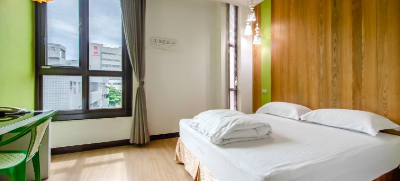 台南来点子站前旅店图片