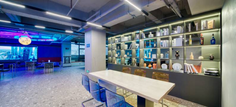 旅小二青年酒店(西湖湖滨定安路地铁站店)图片