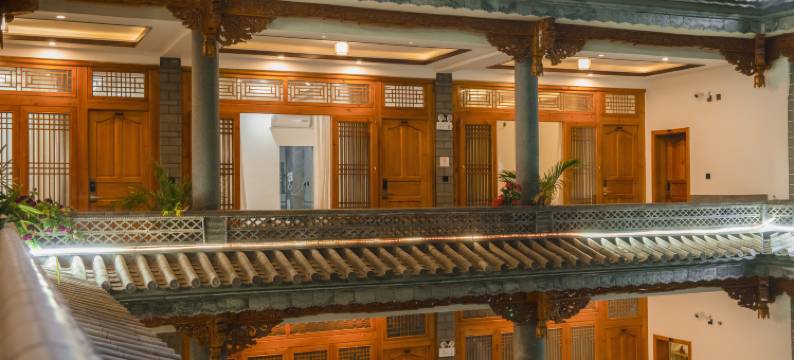 宾川鸡足山朝圣居图片