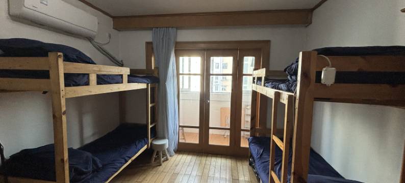 极限青年旅舍(上海体育馆店)图片