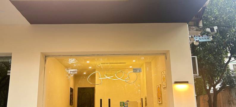 三亚欢槿酒店(商品街情人桥店)图片