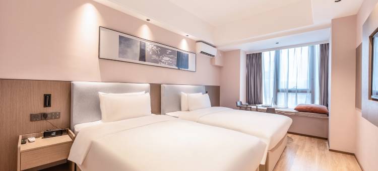 艺龙瑞云酒店(济南奥体中心万象城店)图片